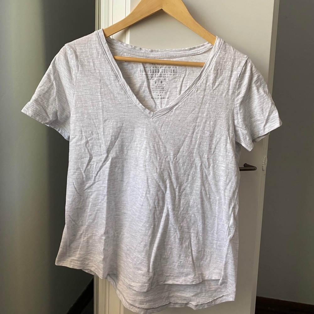 Light grey/white heather tee